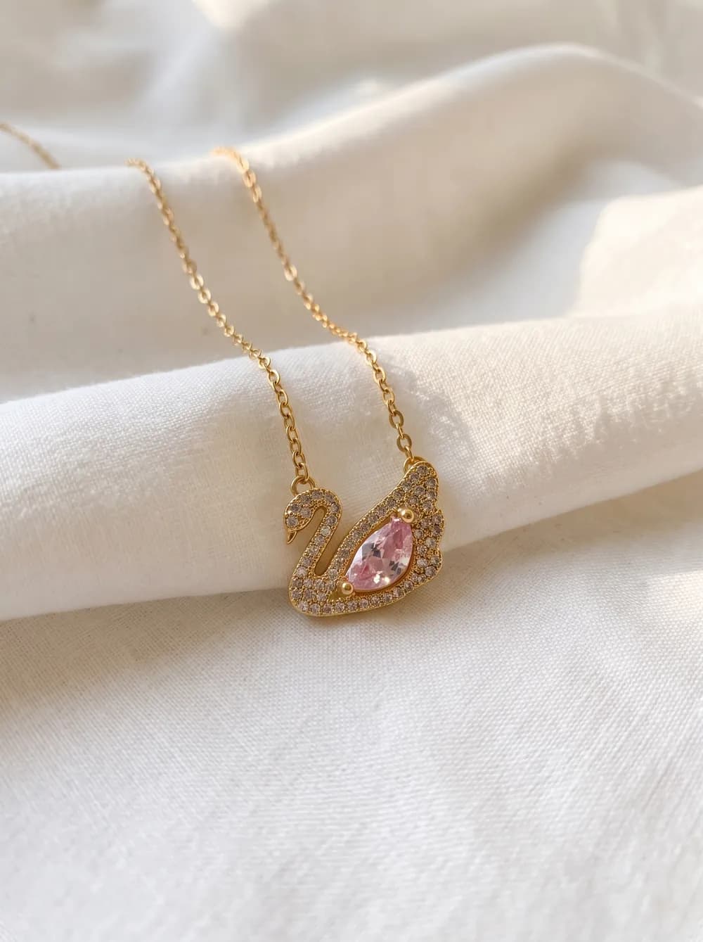 Pembe Taşlı Kuğu Kolye — görsel 4 / 5