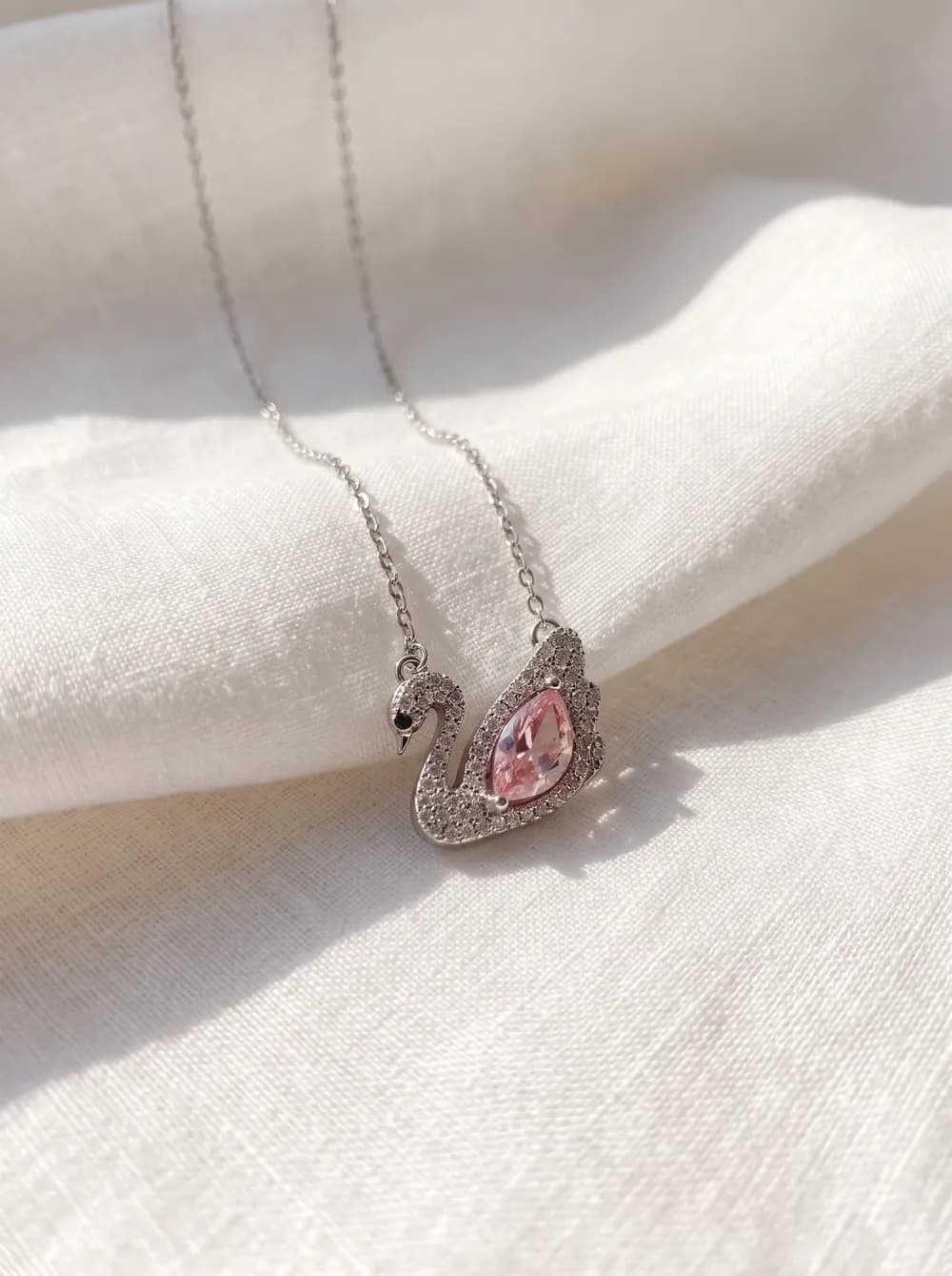 Pembe Taşlı Kuğu Kolye — görsel 5 / 5